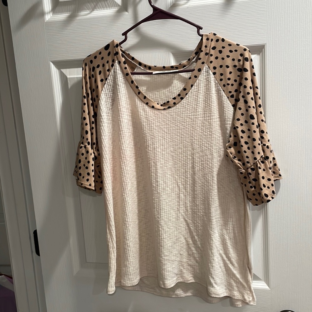 Size small women’s top! No stains